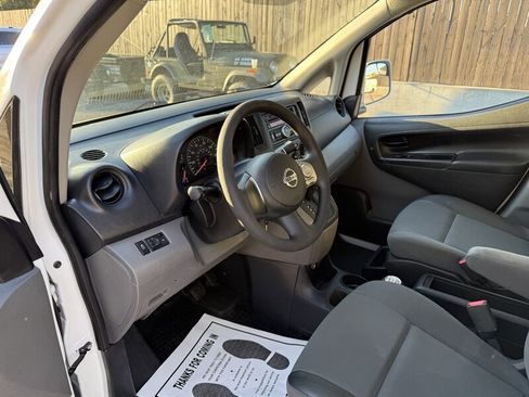 Used 2017 Nissan NV200 SV image 5