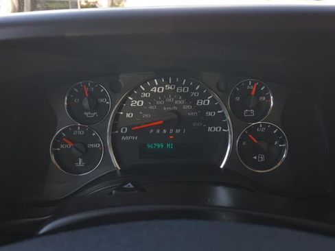 Used 2018 Chevrolet Express 3500 RWD image 15