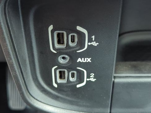 Used 2022 RAM 5500 Tradesman w/ Chrome Appearance Group RWD image 18
