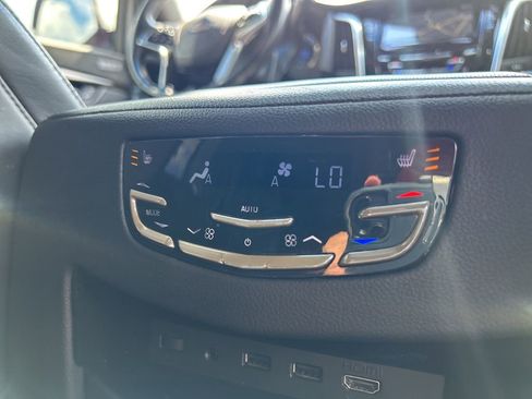 Used 2019 Cadillac Escalade ESV Platinum image 52