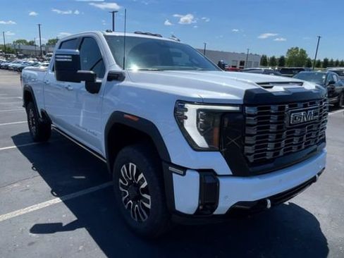 New 2026 GMC Sierra 2500 Denali Ultimate AWD/4WD image 4