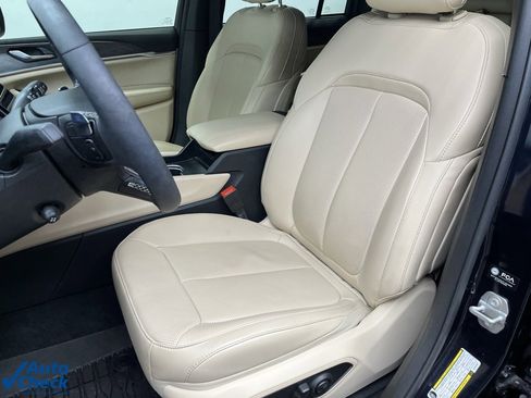 Used 2025 Jeep Grand Cherokee Limited w/ Luxury Tech Group II image 21