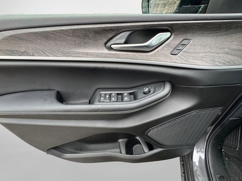 New 2025 Jeep Grand Cherokee L Limited w/ Black Appearance Package image 27