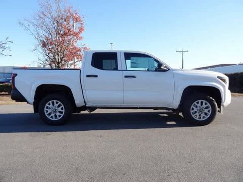 Used 2024 Toyota Tacoma SR image 7