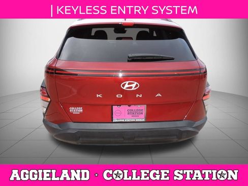 Used 2024 Hyundai Kona SEL FWD image 5