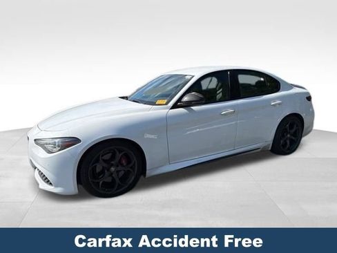 Used 2019 Alfa Romeo Giulia Ti RWD image 3