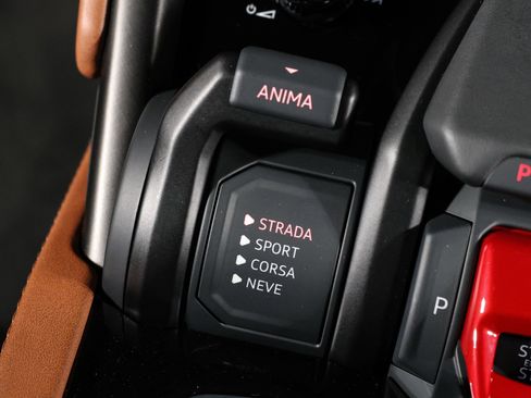 Used 2023 Lamborghini Urus S image 40