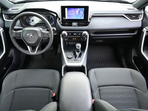 Used 2024 Toyota RAV4 SE image 29