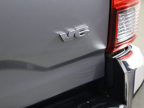 Used 2020 Toyota Tacoma SR5 image 40