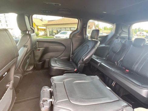 Used 2025 Chrysler Pacifica Select FWD image 35