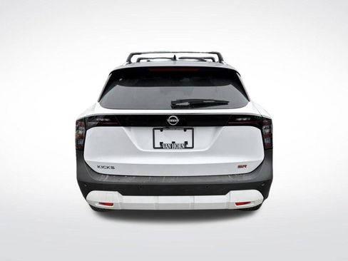 New 2026 Nissan Kicks SR image 11