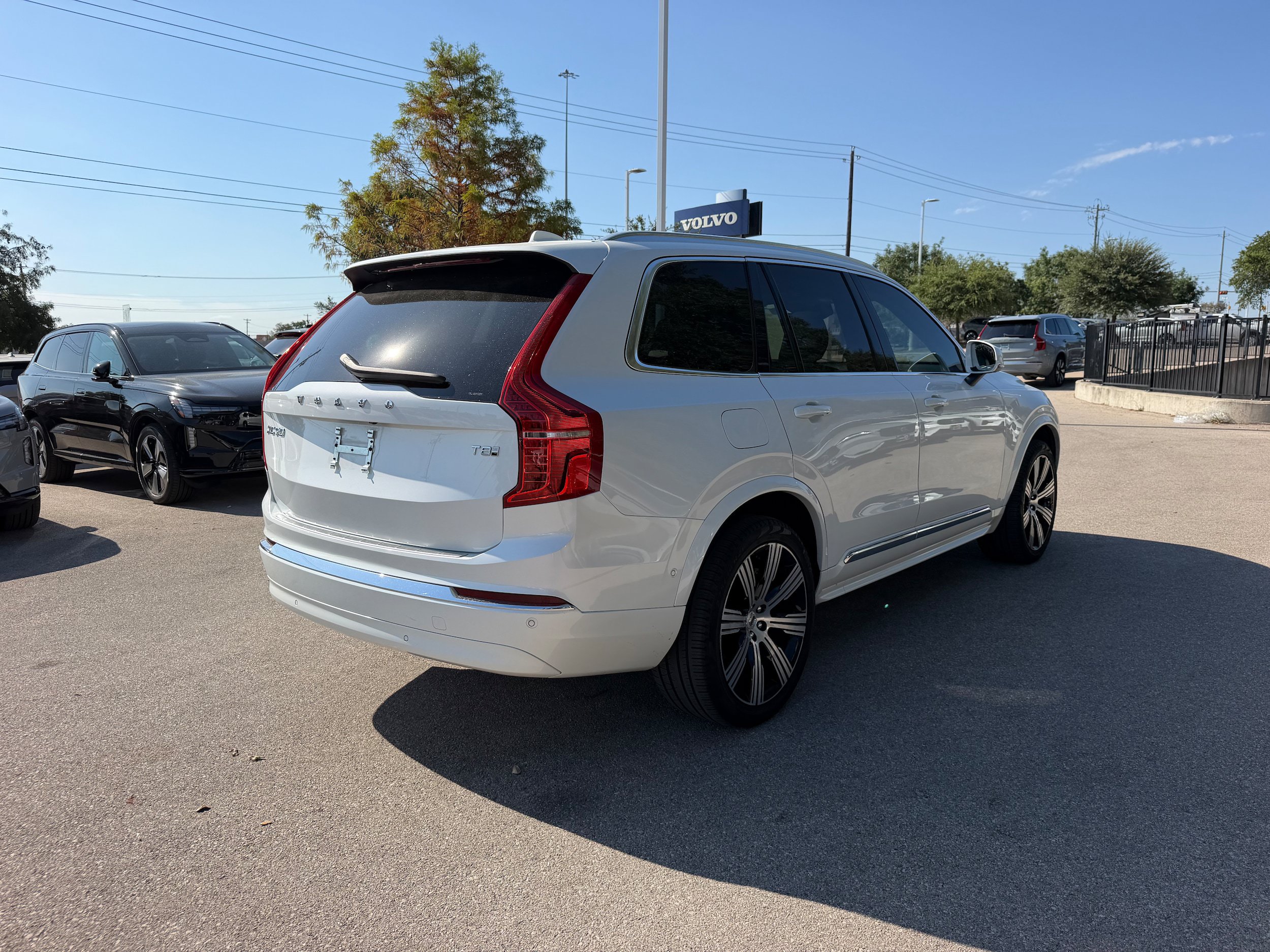 Certified 2025 Volvo XC90 T8 Plus w/ Protection Package Premier AWD/4WD image 6