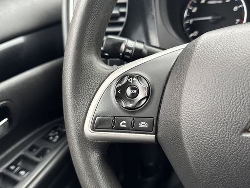 Used 2020 Mitsubishi Outlander SE image 17