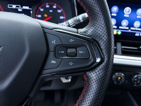 Used 2024 Chevrolet Trax RS w/ Sunroof Package image 27