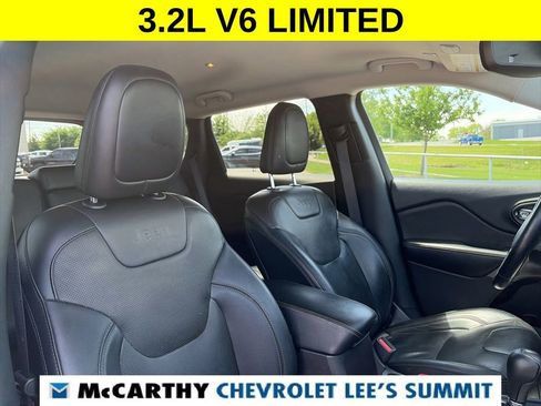 Used 2019 Jeep Cherokee Limited AWD/4WD image 28