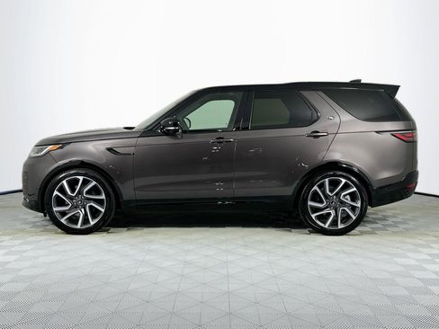 Used 2025 Land Rover Discovery Dynamic SE image 8