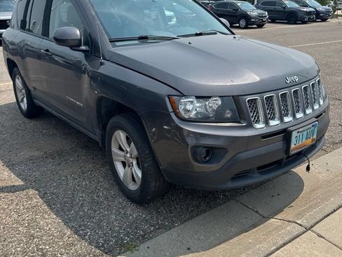 Used 2016 Jeep Compass Latitude AWD/4WD image 2