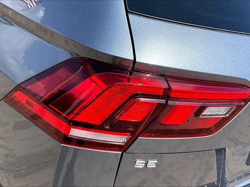Used 2023 Volkswagen Tiguan SE w/ Panoramic Sunroof Package FWD image 27