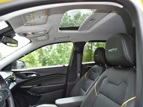 Used 2025 Chevrolet Trax ACTIV w/ Sunroof Package FWD image 14