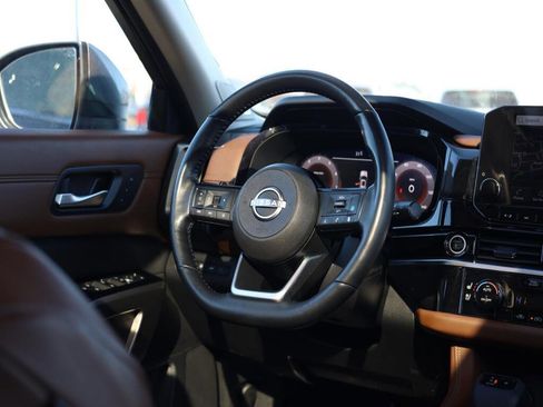 Used 2022 Nissan Pathfinder Platinum w/ Lighting Package (N93) image 10