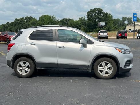 Used 2018 Chevrolet Trax LT w/ LT Convenience Package FWD image 8