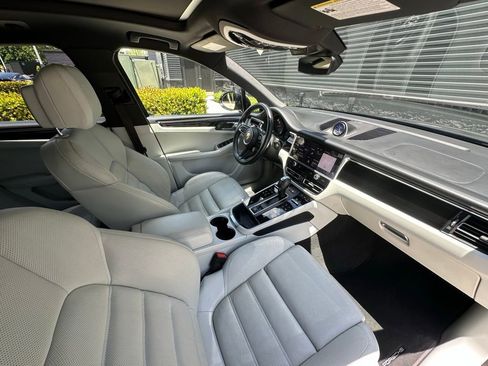 Certified 2023 Porsche Macan AWD/4WD image 40