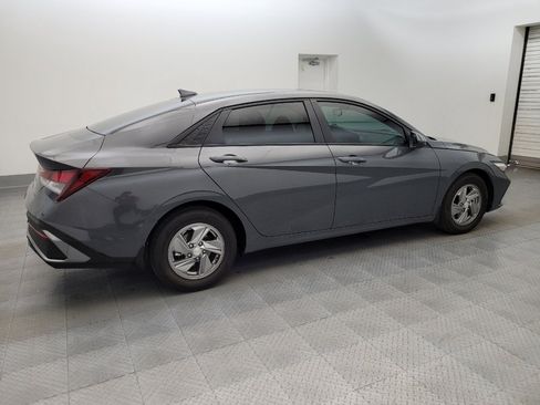Used 2025 Hyundai Elantra SE FWD image 10