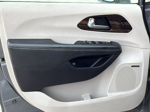 Certified 2021 Chrysler Pacifica Limited w/ Uconnect Theater Family Group image 11