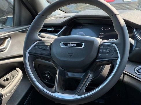 New 2025 Jeep Grand Cherokee L Altitude AWD/4WD image 8