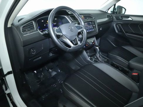 Used 2024 Volkswagen Tiguan SE FWD image 18