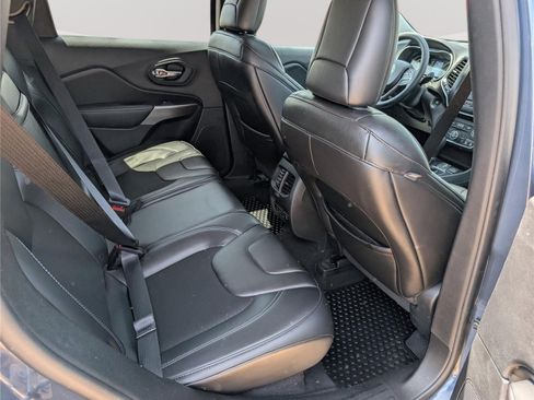 Used 2019 Jeep Cherokee Latitude Plus w/ Comfort/Convenience Group AWD/4WD image 12