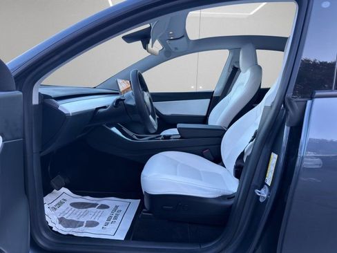 Used 2020 Tesla Model Y Long Range image 9