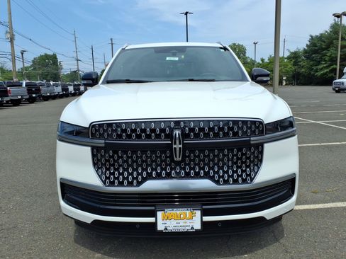 New 2027 Lincoln Navigator Reserve AWD/4WD image 2