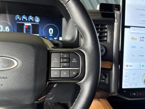 Used 2024 Ford Expedition Platinum image 26