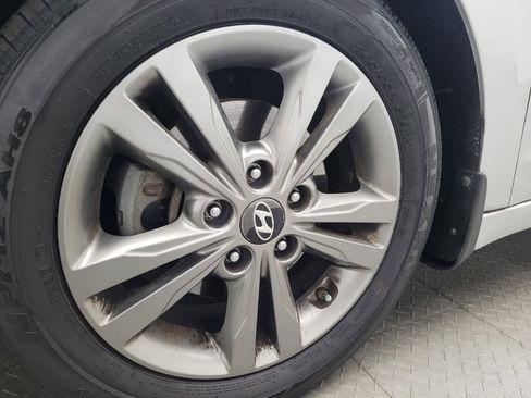 Used 2018 Hyundai Elantra SEL image 31