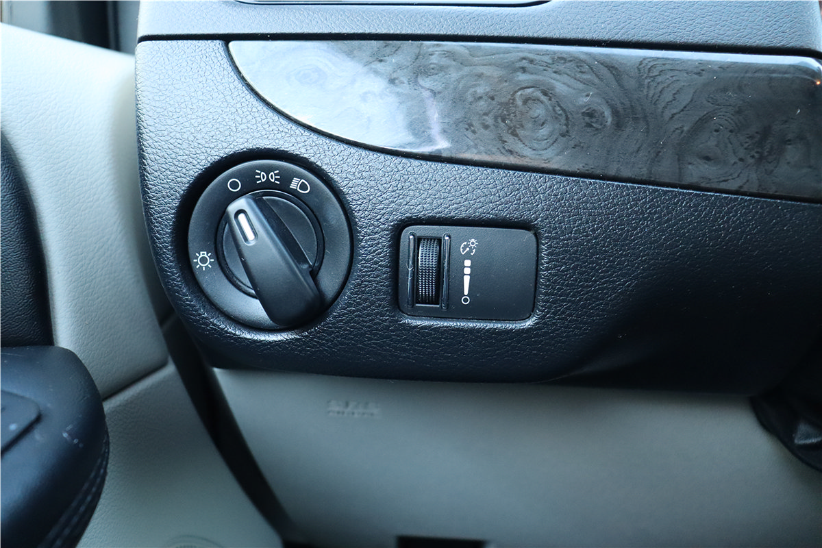 Used 2019 Dodge Grand Caravan SE FWD image 28