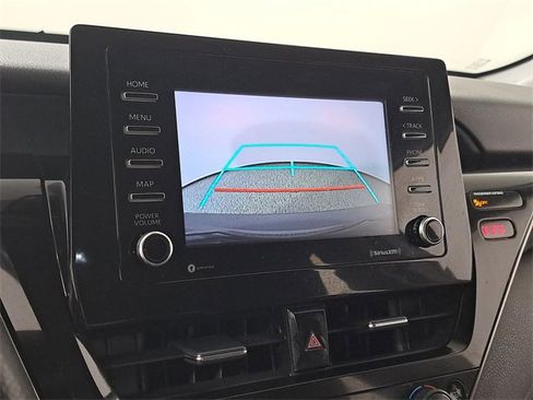 Used 2022 Toyota Camry LE image 29