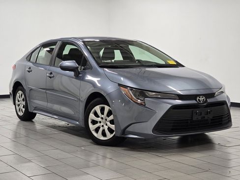Used 2023 Toyota Corolla LE image 2