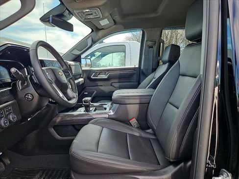 Used 2025 Chevrolet Silverado 1500 LTZ w/ LTZ Convenience Package II AWD/4WD image 11