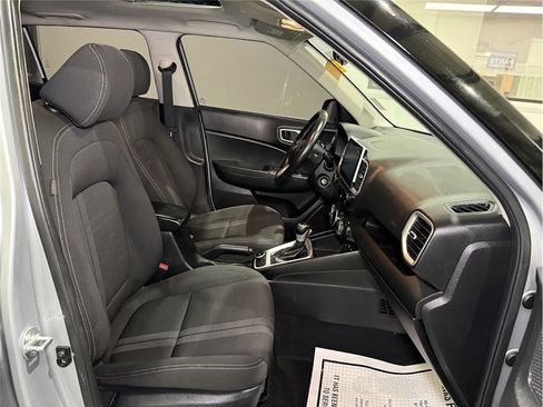 Used 2022 Hyundai Venue SEL image 27