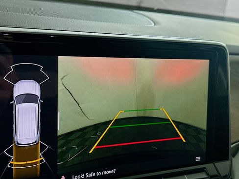 Used 2025 Volkswagen Atlas SE image 23