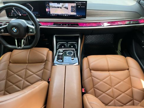Used 2023 BMW 740i w/ Parking Assistance Package RWD image 14