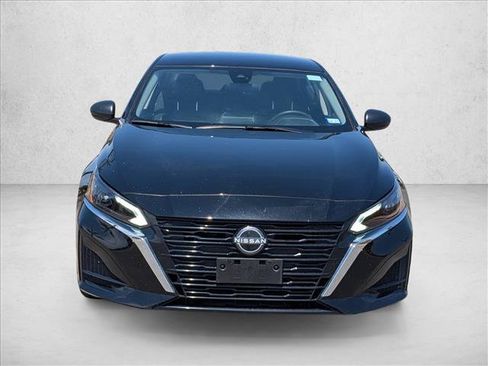 Used 2025 Nissan Altima 2.5 SV FWD image 2