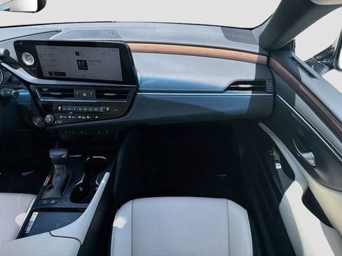 Used 2025 Lexus ES 300h w/ Premium Package FWD image 18