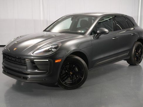 Used 2022 Porsche Macan AWD/4WD image 1