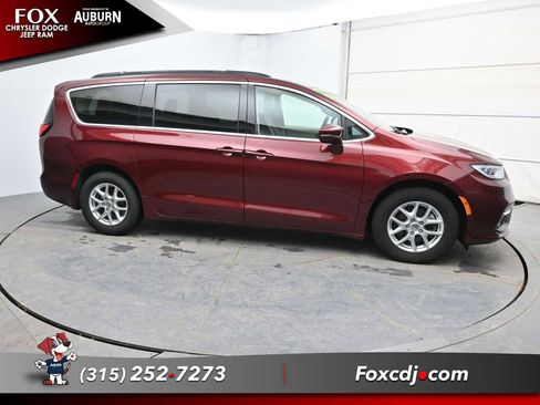 Used 2022 Chrysler Pacifica Touring-L image 14