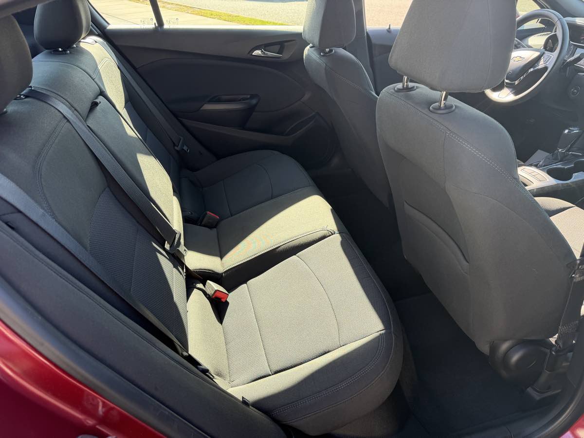 Used 2018 Chevrolet Cruze LT w/ Convenience Package FWD image 16