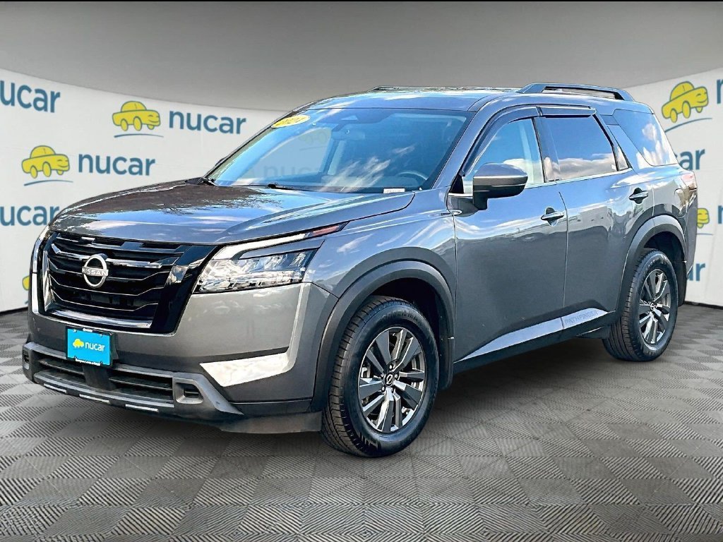 Used 2024 Nissan Pathfinder SV w/ Black Appearance Package AWD/4WD image 3