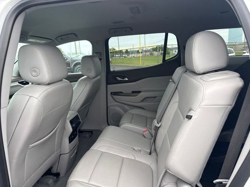 Used 2023 GMC Acadia SLT FWD image 6