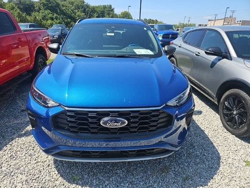 Used 2023 Ford Escape ST-Line w/ Tech Pack #1 FWD image 2